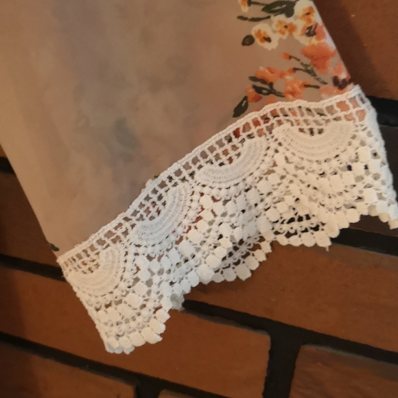 Lightweight Floral Kimono - Picture 3 of 4